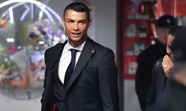 Ronaldo pronto per l'arrivo: 'La Juve ha prenotato tre stanze...'