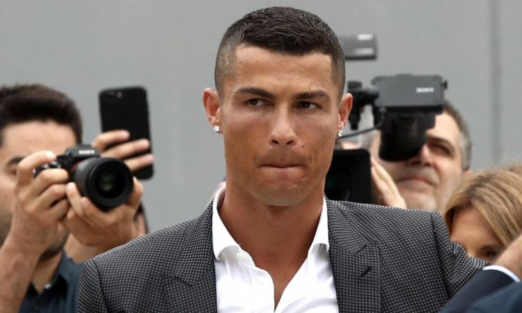 Ronaldo: vendute scorte di magliette per un anno intero, ecco l'incasso