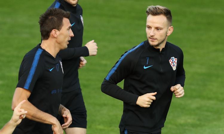 Croazia, Rakitic saluta Mandzukic: 'Mi dispiace, spero di vederti presto'