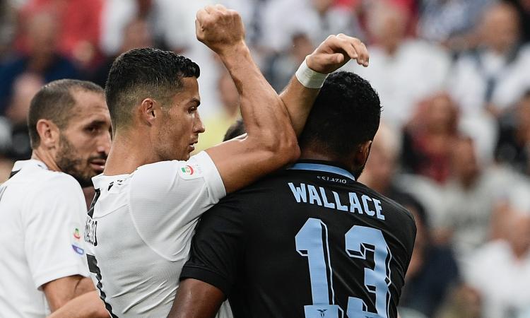 Il pugno di Ronaldo a Wallace: l'ultimo delirio degli anti-Juve