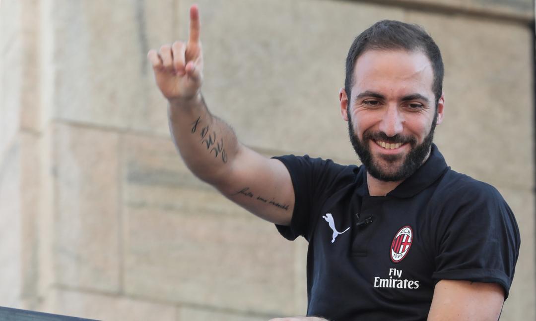 Higuain, super gol al debutto con il Milan!