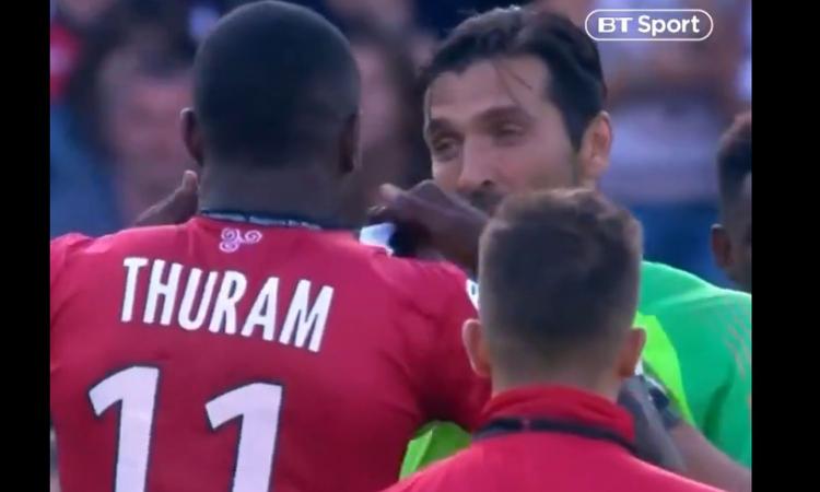 Che parata, poi la maglia di Thuram: Buffon da sogno VIDEO