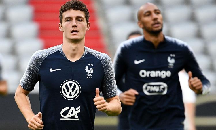 Juve, senti Pavard: 'Tante offerte, ho già deciso'