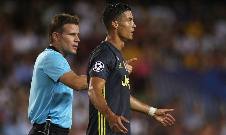 Simeone: 'Rosso a Ronaldo? Serve il VAR'