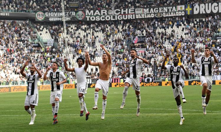 Ronaldo esulta, Dybala e Bonucci lo applaudono: le reazioni social