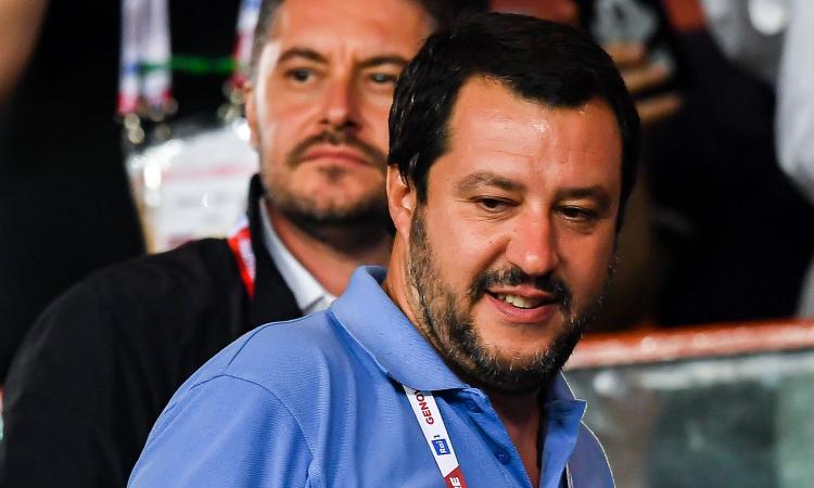 Cori razzisti, Salvini: 'Il Napoli sbaglia a fermarsi'