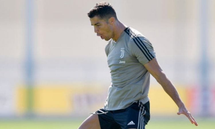 Ronaldo show in allenamento: che esultanza dopo il gol! VIDEO