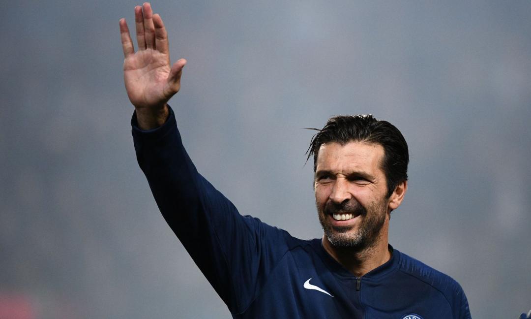 Buffon ricorda Banks: 'Ho costruito i miei sogni sulla tua parata perfetta!'