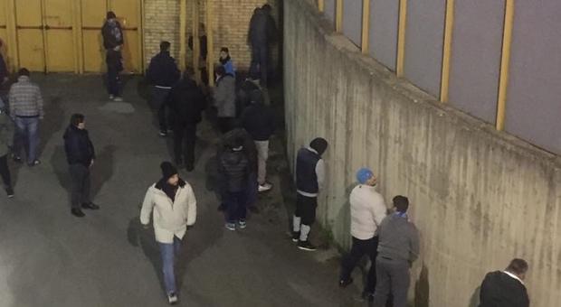 Napoli shock: bagni rotti, il San Paolo diventa un wc a cielo aperto