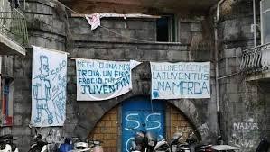 Napoli, indagini sugli striscioni anti-Juve: 'Ho ucciso mia moglie...'