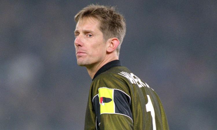 Occhi puntati sull'Ajax, van der Sar conferma: 'Gioca l'obiettivo di mercato della Juve'