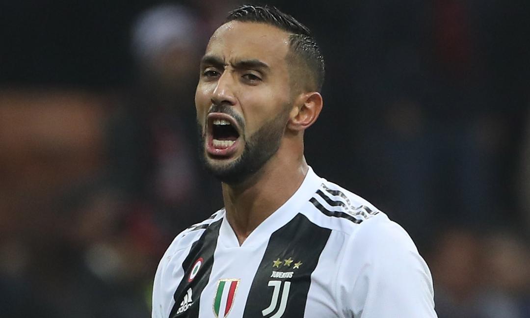 Chiellini esulta per il premio AIC, gli risponde Benatia