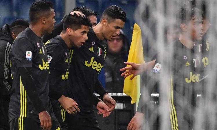 La Juve vola a +11 sul Napoli: Cancelo e CR7 piegano la Lazio