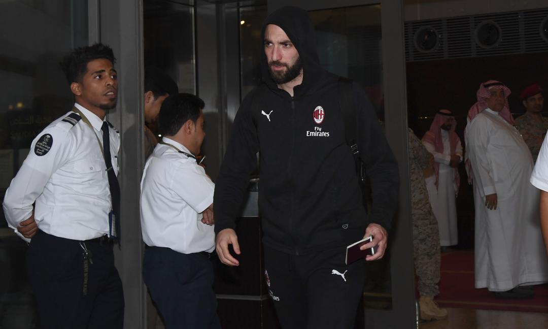 Milan a Gedda, Higuain nervoso: se la prende con chi scatta le foto! VIDEO