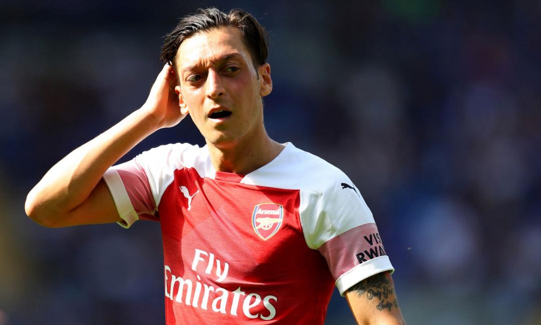 Ozil accostato alla Juve: sfida a due rivali di Serie A