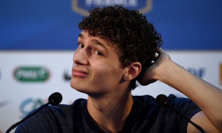 Il Bayern Monaco annuncia Pavard: 'Giocherà con noi'