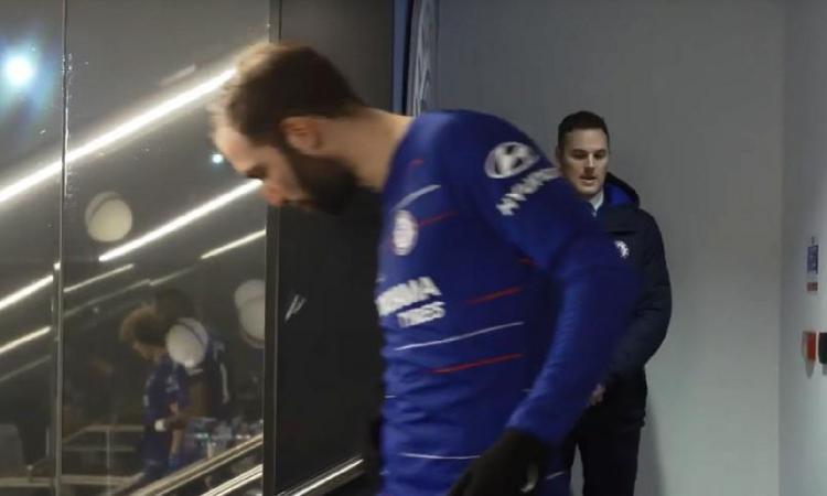 Higuain nella bufera: beccato a sputare nel tunnel dello stadio del City