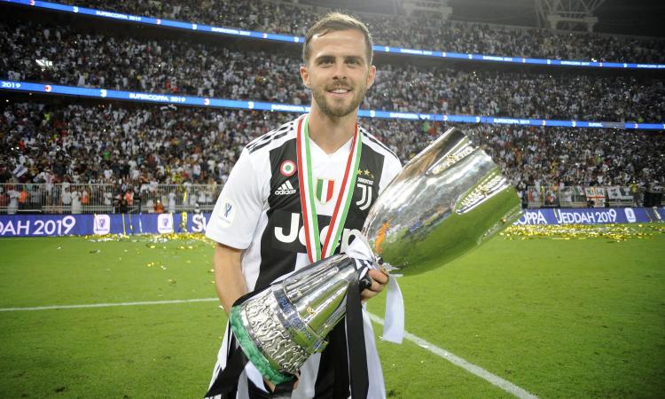 Pjanic: 'Il meglio deve ancora venire, tanti auguri Juve!'