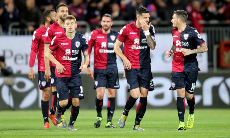 Il Cagliari stende l'Inter 2-1: il Milan ha la chance del sorpasso