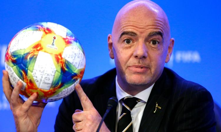 La FIFA risponde alla Superlega: 2 tempi da 30’, cambi illimitati e molto altro. Ecco come il calcio potrebbe essere rivoluzionato