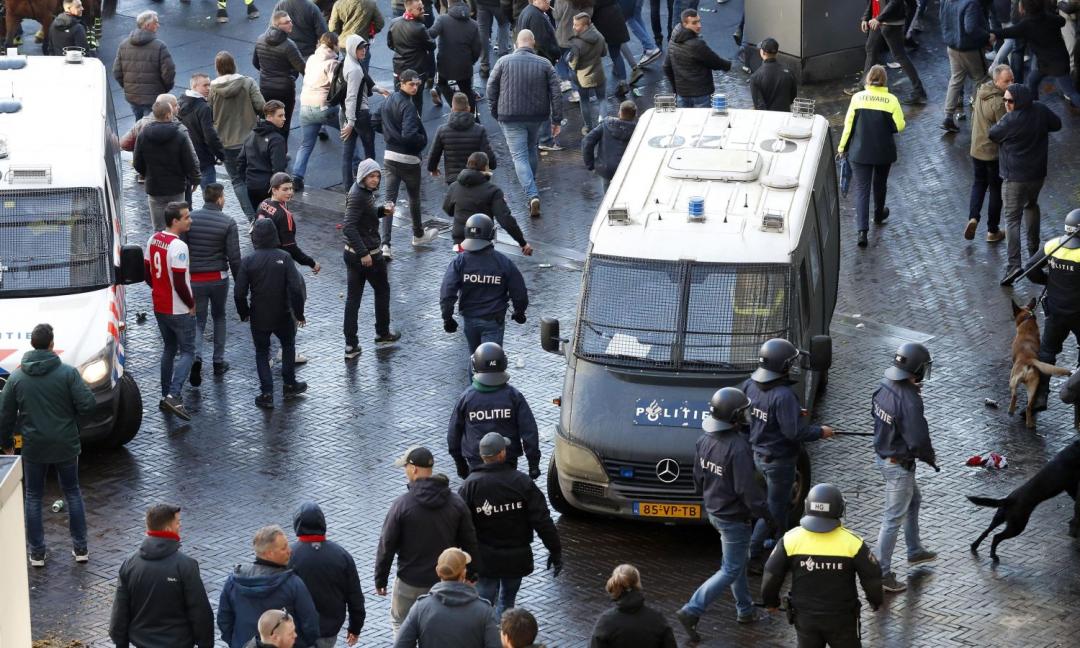 I tifosi dell'Ajax invadono Torino: la situazione
