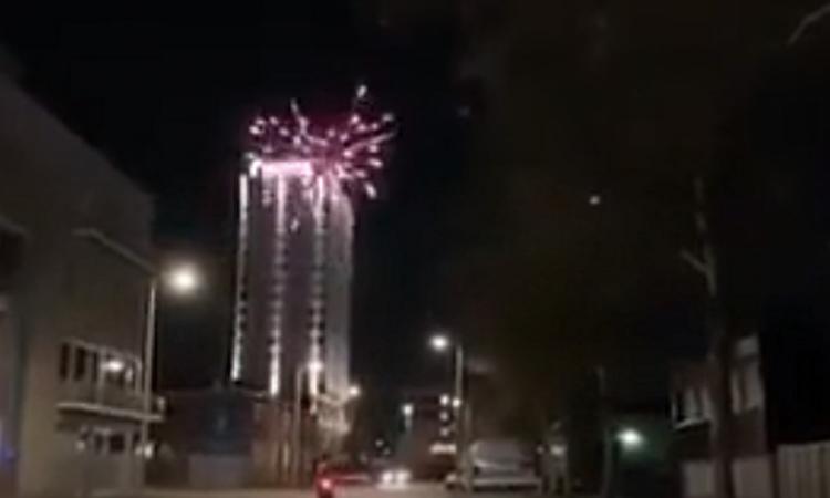 Ajax-Juve: nella notte fuochi d'artificio fuori dall'hotel dei bianconeri VIDEO