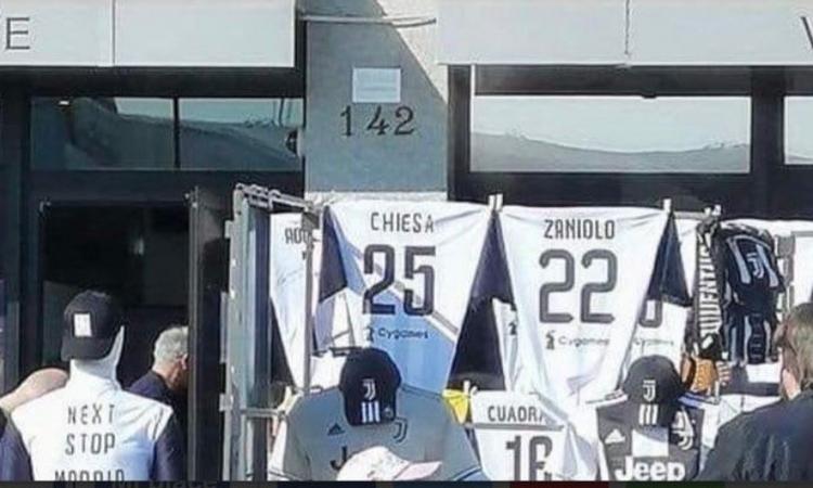 La Juve non molla Chiesa e Zaniolo: maglie già in vendita all'Allianz FOTO