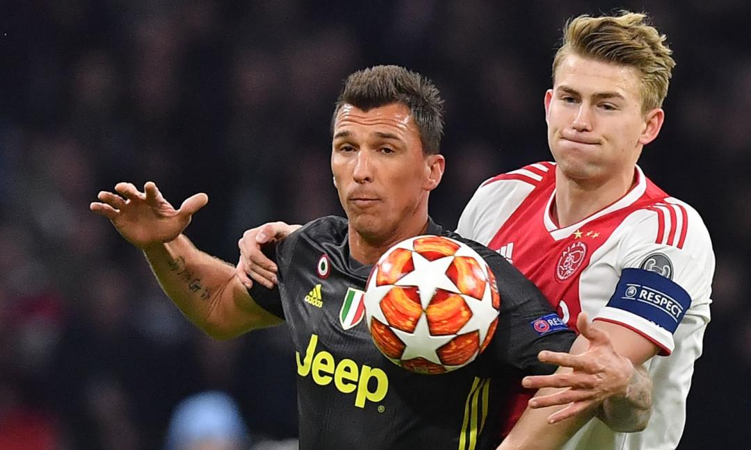 Juve-Ajax da ridere: un negozio di Torino la presenta così FOTO