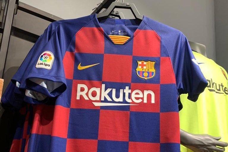 Il Barça come la Juve: la nuova maglia scatena un putiferio FOTO