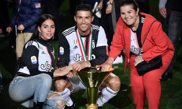 Ronaldo e la Juve cominciano la Serie A, il messaggio di Dolores FOTO