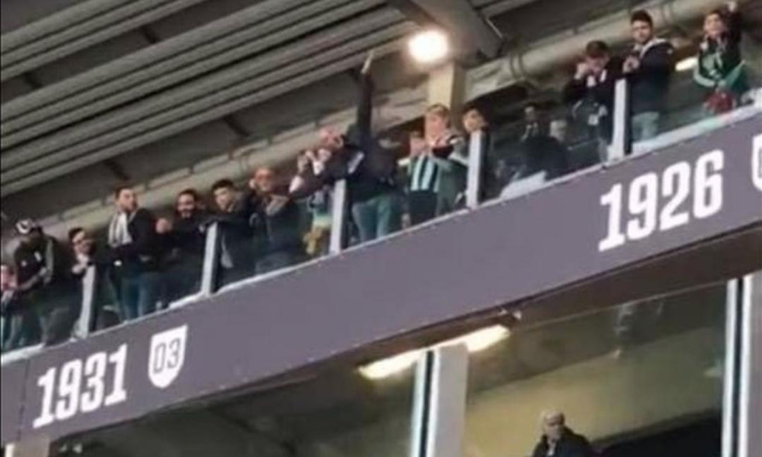 Così si fa: la Juve caccia l'idiota che ha mimato l'aereo di Superga