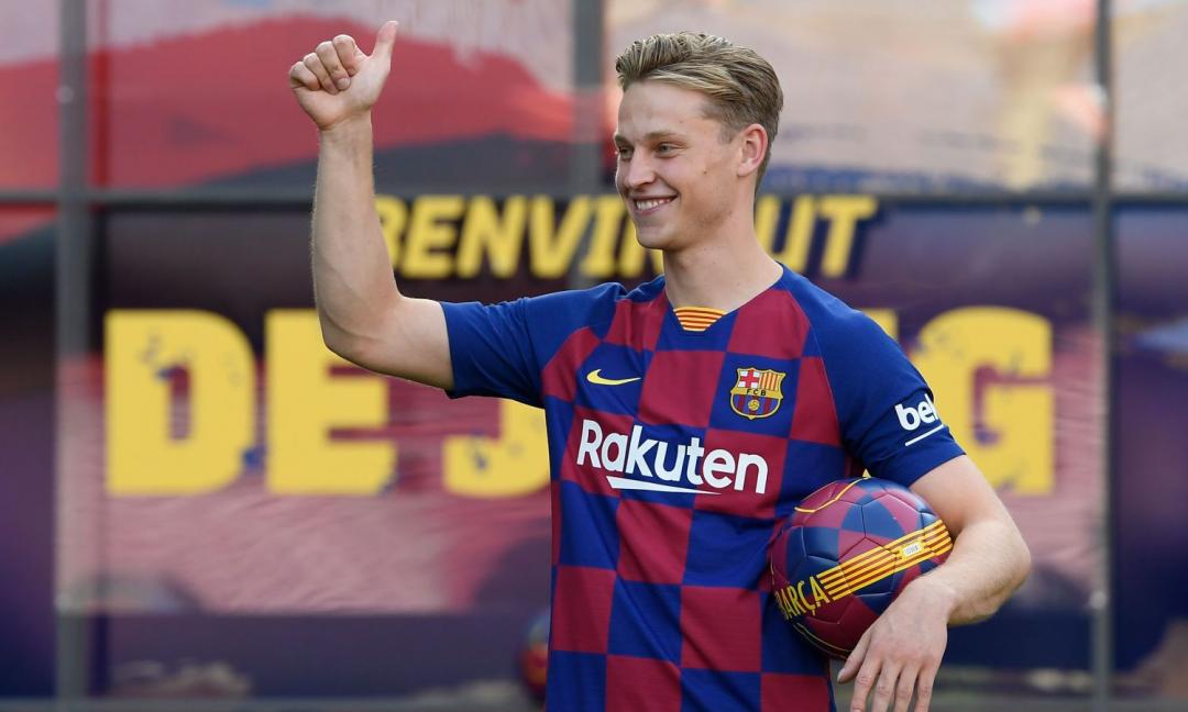 Barcellona, De Jong: 'Messi è di gran lunga il migliore al mondo'