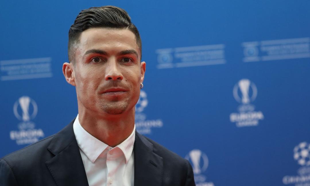 CR7, a Torino si sta bene: le vetture del Mauto per pubblicizzare il suo brand