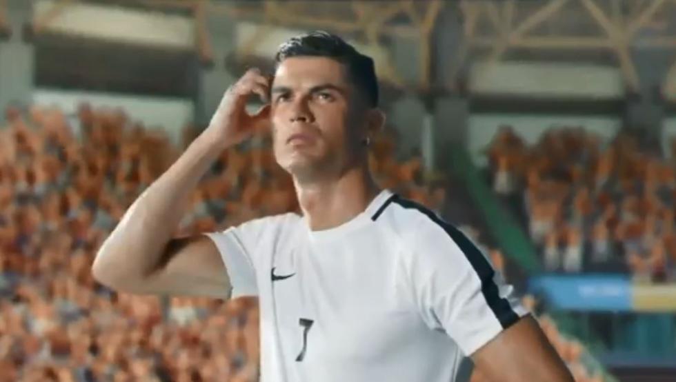 Ronaldo balla per un curioso spot a Singapore VIDEO