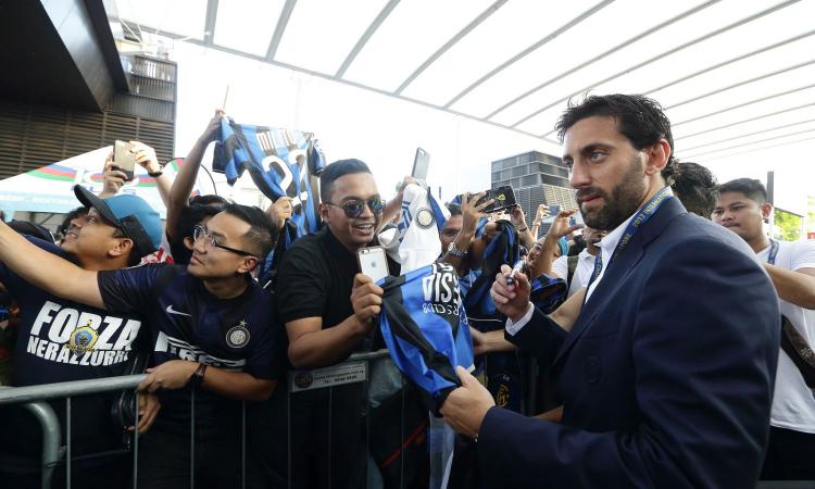 Milito graffia l'Inter: 'Stanno maltrattando Icardi'