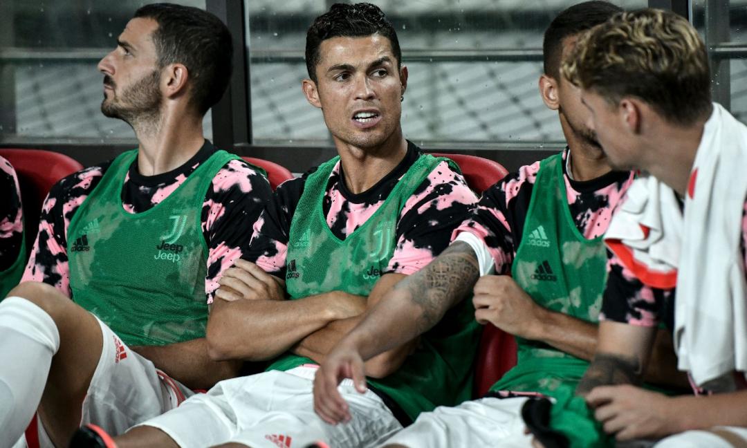CR7 out in Corea, un tifoso lo 'insegue' in Svezia: 'Perché l'hai fatto?'