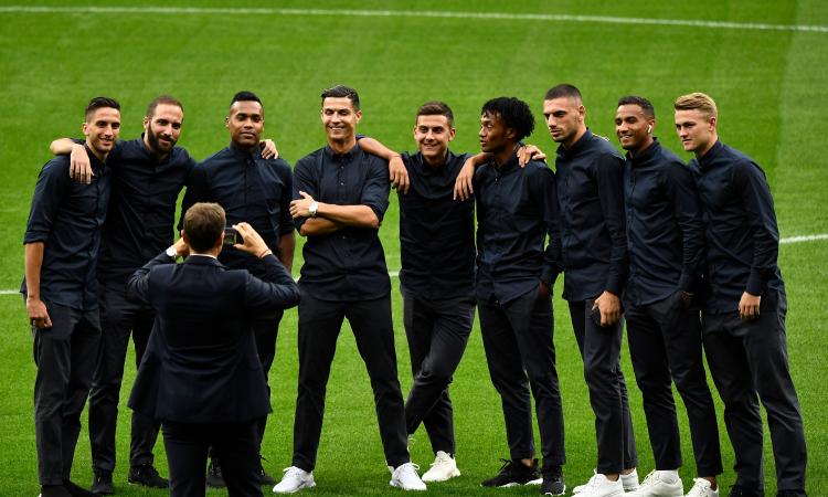 Ronaldo vuole anche De Ligt nella foto di gruppo: 'Vieni qui con noi!' VIDEO