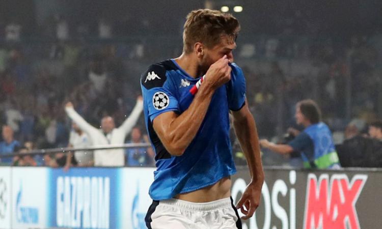 Llorente bacia la maglia del Napoli: 'Tifosi Juve, è stato istintivo'