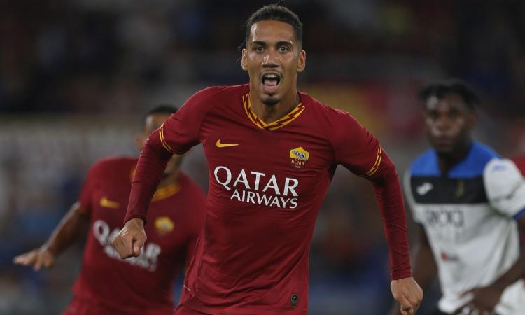 Roma, si discute del futuro di Smalling: la Juve osserva