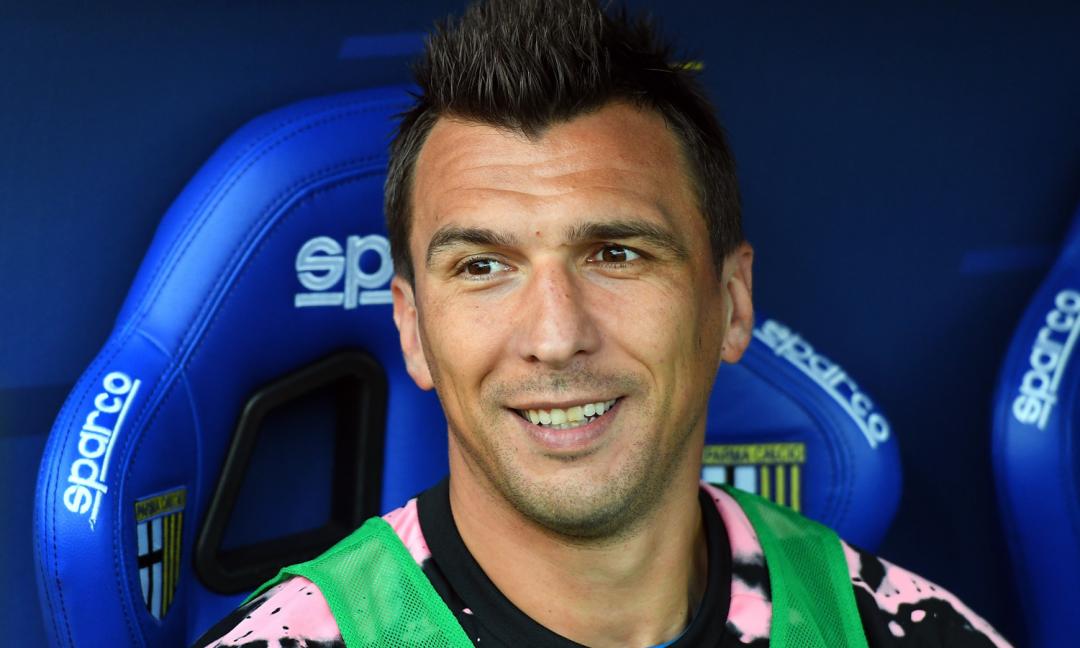 Ironia sui social: Mandzukic diventa... guardalinee! FOTO