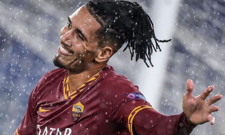 No Vax nella Roma, giallo Smalling: è bufera social