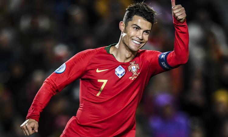 Ronaldo: 'Non vedo l'ora di giocare col Portogallo, rispettate le distanze'