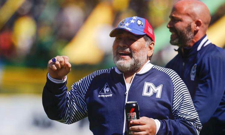 Anche Maradona vicino al Napoli: 'Metteteci il cuore'