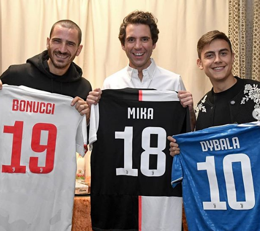 Juve, Bonucci e Dybala incontrano Mika, in concerto al Pala Alpitur FOTO