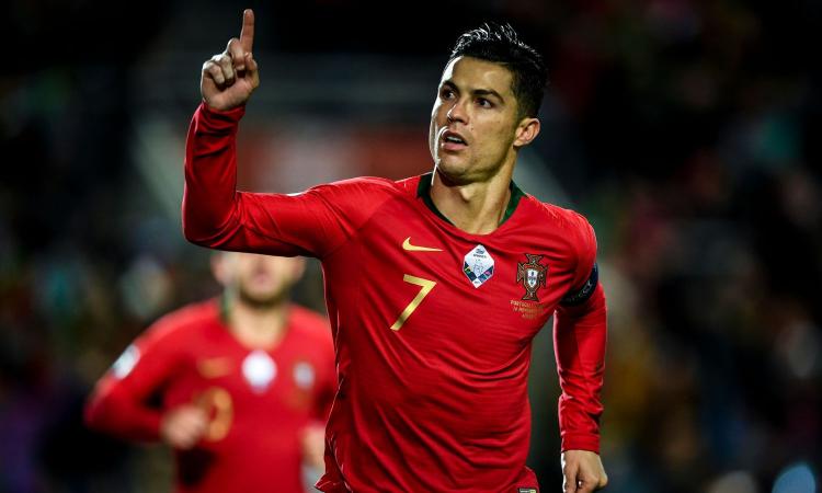 Ronaldo-Sarri, linea diretta: contro il Lussemburgo punta i 100 gol col Portogallo. E quel record...