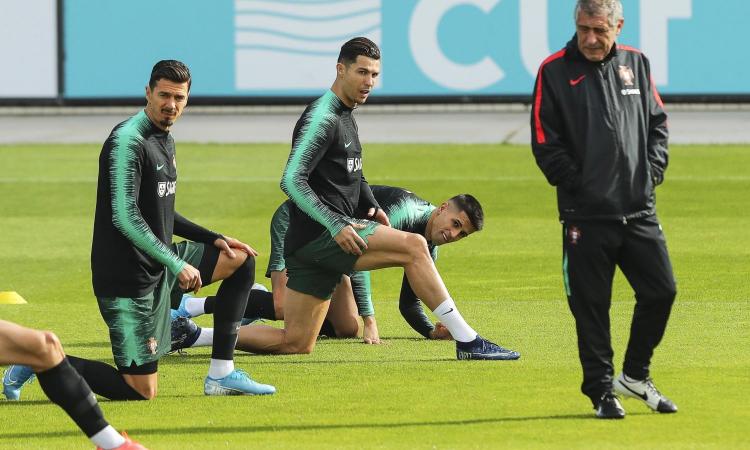 Il ct del Portogallo smentisce Sarri: 'Ronaldo sta benissimo e giocherà'