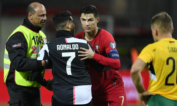 Invasione per Ronaldo: ecco il selfie di Sofian con CR7 FOTO
