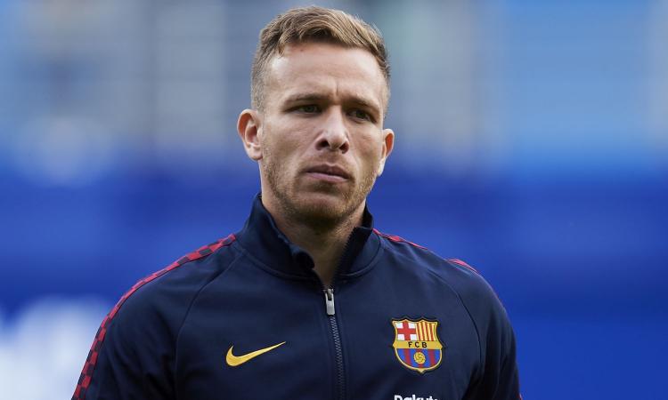 Barcellona, Arthur si allena con le riserve: la Juve sembra più vicina
