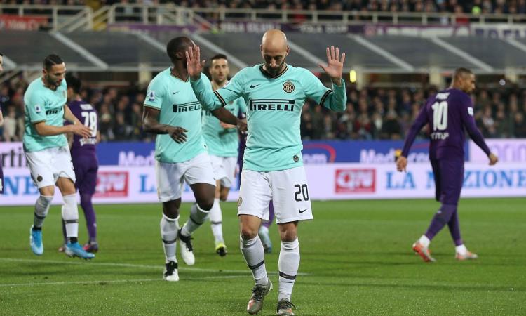 Vlahovic punisce l'Inter allo scadere: 1-1 con la Fiorentina, la Juve è prima