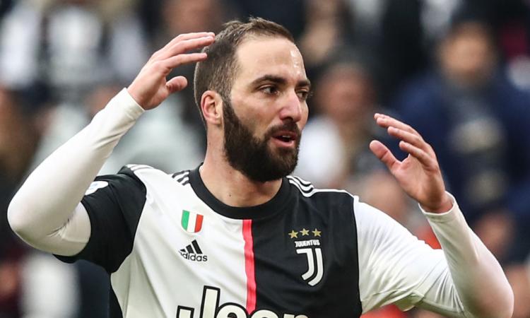 Caso Higuain, attacco alla Juve: 'Brutta figura, calciatori bamboccioni'